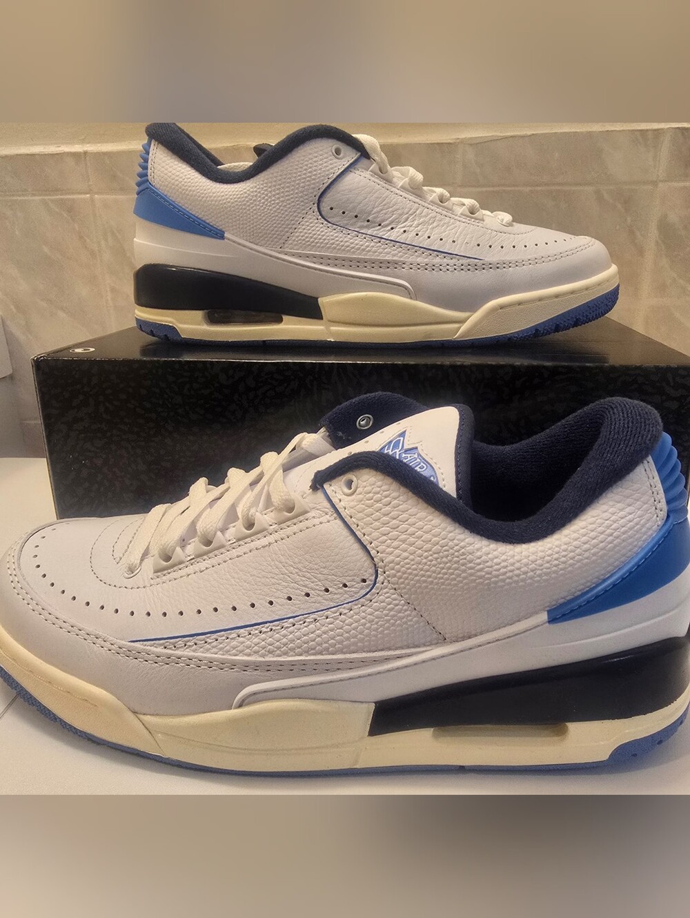 JORDAN 2/3 Men's White and Navy Low-Top Athletic Shoes